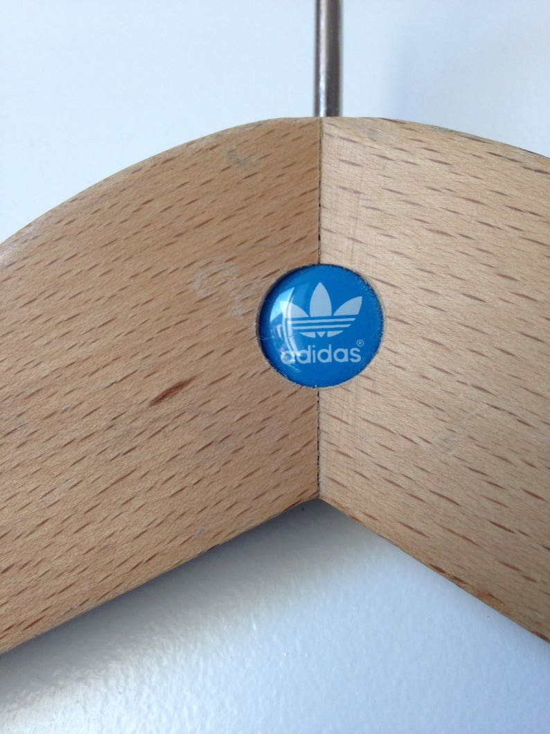 ensemble de 3 adidas originals vintage hangers_ cintre en bois collectibletrefoilantiquehanger image 5