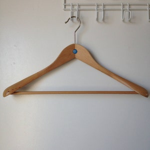 ensemble de 3 adidas originals vintage hangers_ cintre en bois collectibletrefoilantiquehanger image 4