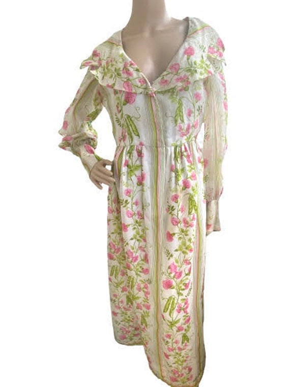 Vintage 1970's Bill Blass Floral shawl collar dres