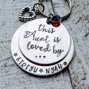Hand Stamped Birthstone Aunt Keychain with Kids&#39; Names | Personalized Auntie Gift | Aunt Birthday Present | Custom Name Keychain for Aunt
