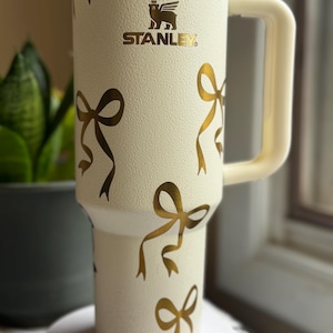 40 oz Bow Themed Laser Engraved Custom Tumbler - 30 oz Elegant cup. Fancy. Personalized. Coquette. Gold bow drinkware. Generic bow cup.