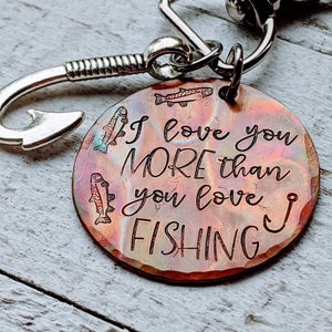 Hand gestempelt Kupfer Schlüsselbund für Fischen Enthusiasten - Geschenk zum Vatertag - Jubiläum Geschenk - Personalisierte Angeln Addict Schlüsselbund