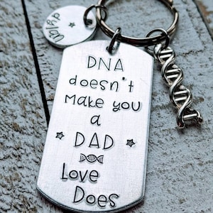 Hand Stamped Keychain for Bonus Dad with DNA Quote, Personalized Names, and Helix Charm Father&#39;s Day Gift for Blended Family Aluminum Dog
