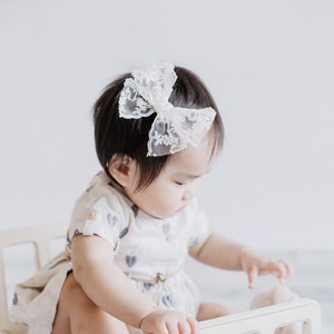 FLOWER GIRL White lace bow, lace baby headband, baby accessory, baby shower gift image 1