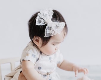 FLOWER GIRL White lace bow, lace baby headband, baby accessory, baby shower gift