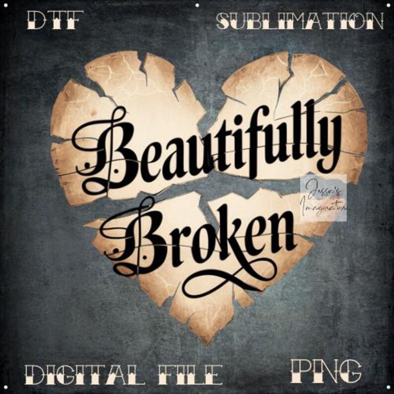 Peut inclure: Un design num&eacute;rique repr&eacute;sentant un c&oelig;ur bris&eacute; avec les mots "Beautifully Broken" en &eacute;criture &eacute;l&eacute;gante. Le c&oelig;ur est compos&eacute; de morceaux d&eacute;chir&eacute;s, semblables &agrave; du parchemin, sur un fond gris fonc&eacute;. Le design comprend les mots "DTF", "Sublimation", "Digital File" et "PNG".