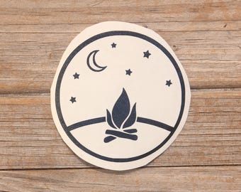 Calcomanía de vinilo para fogata: Luna, estrellas y pegatinas para acampar (7 cm)