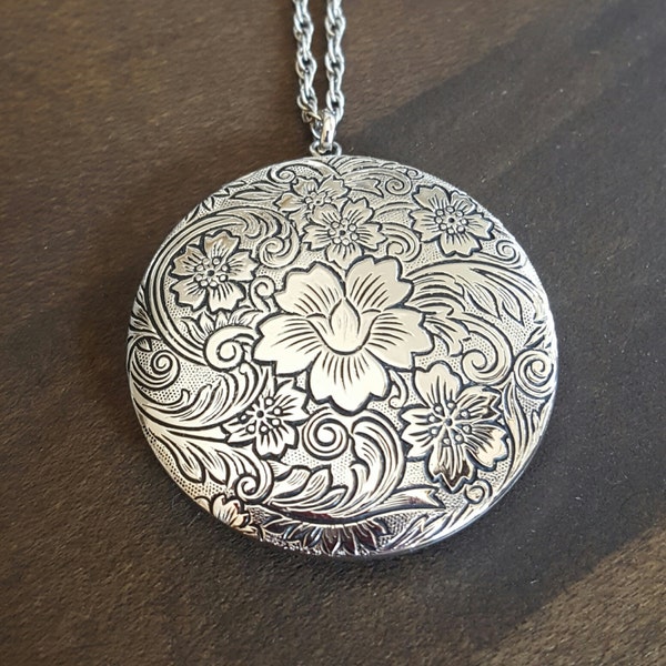 Sterling Silver Flower Etched Vintage Locket Necklace/Marvel Jewelry/Vintage Locket/Flower Locket/Sterling Locket Necklace