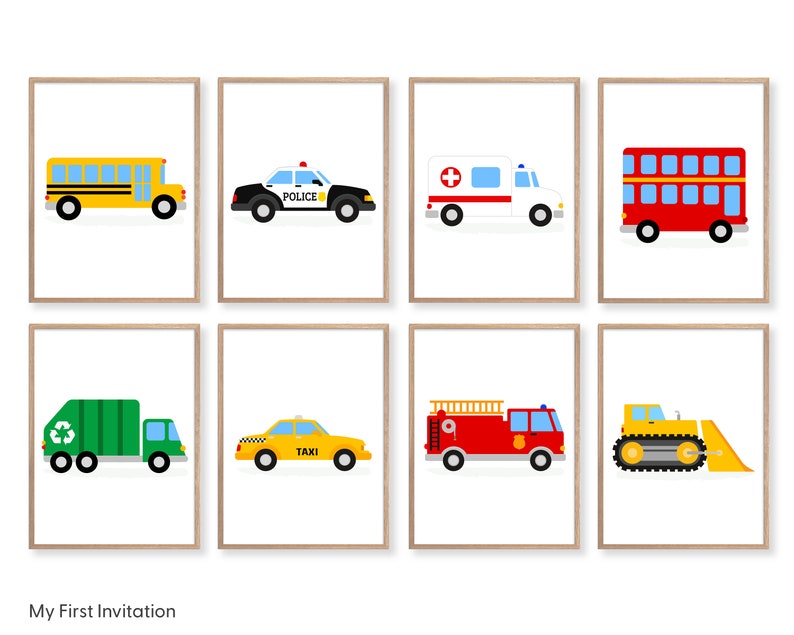 Puede incluir: Conjunto de ocho impresiones de arte de pared imprimibles que presentan diferentes veh&iacute;culos, incluyendo un autob&uacute;s escolar, un coche de polic&iacute;a, una ambulancia, un autob&uacute;s de dos pisos, un cami&oacute;n de basura, un taxi, un cami&oacute;n de bomberos y una excavadora.