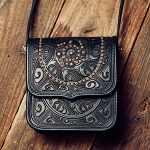 UKRAINIEN Sac à bandoulière en cuir noir Sac bandoulière Sac à main en cuir Sac ethnique Sac messager Sac à main pour femme Sac à main femme Sac à main- cadeau