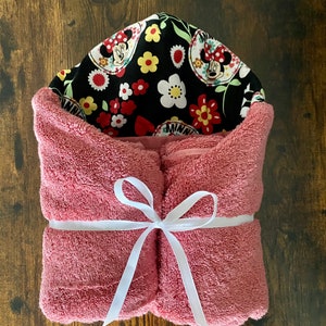 Small Minnie Mouse Hooded Towel for Babies, Toddlers & Kids Bild 1