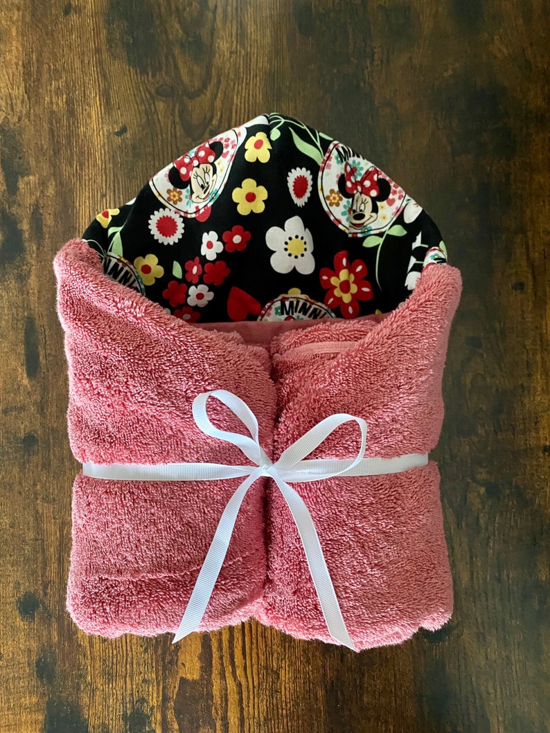 Small Minnie Mouse Hooded Towel for Babies, Toddlers & Kids Bild 1