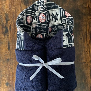 Team Golf New York Yankees Embroidered Towel Gift Set