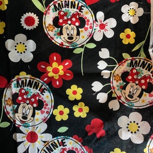 Small Minnie Mouse Hooded Towel for Babies, Toddlers & Kids Bild 4