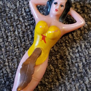 Unique ~ Pinup Girl Pocket Screwdriver