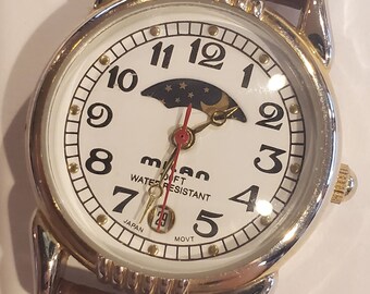 watch with day night cycle