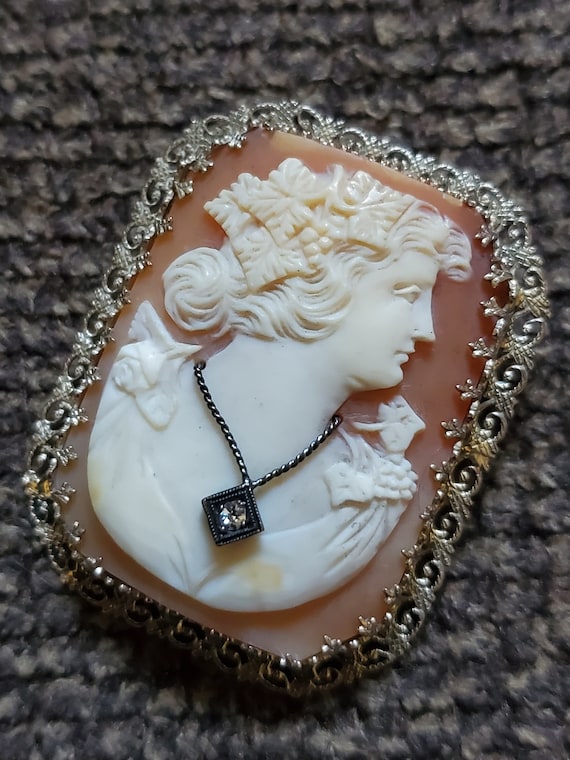 Vintage 14k Cameo Brooch/Pendant with Diamond