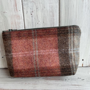 Small Tweed Make Up Bag,Cosmetic Bag,Toiletry Bag,Zipper Pouch,Wash Bag,Purse,Accessory,Bag,Handmade,Tweed Fabric,Tweed Gift,Tweed Bag