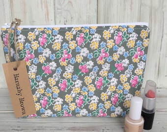 Floral Make Up Bag,Cosmetic Bag,Toiletry Bag,Zipper Pouch,PencilCase, Wash Bag, Purse, Accessory Bag, Floral  Fabric, Handmade.