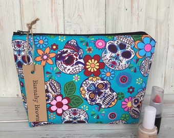 Sminkväska, Necessär, Necessär, Blixtlåspåse, Pennfodral, Necessär, Väska, Accessoarväska, Tyg med motivet Candy Skulls, Handgjord.