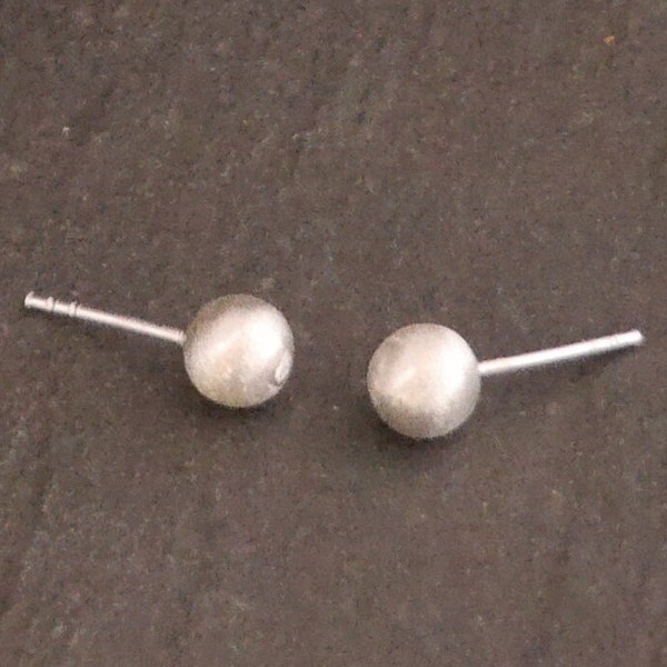 matted ear studs silver, ball 6 mm