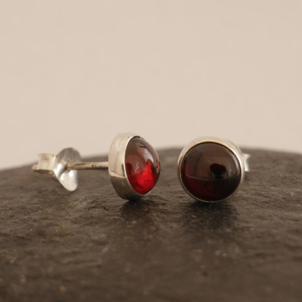 Garnet stud earrings, 925 silver