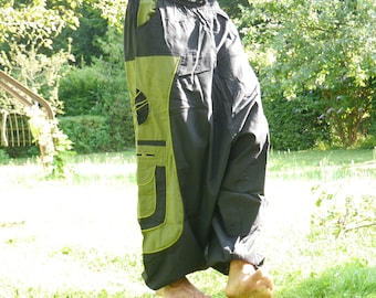 Bloomers, harem pants with embroidered flower of life made of sturdy cotton fabric in various colors.