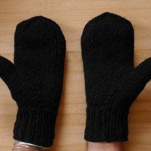 Mittens, gloves made of virgin wool Black