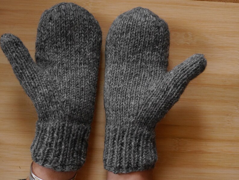 Mittens, gloves made of virgin wool dunkelgrau