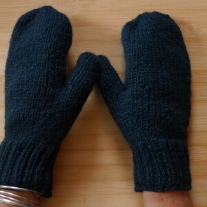 Mittens, gloves made of virgin wool petrol