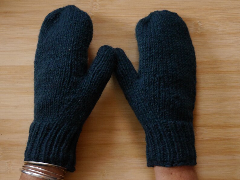 Mittens, gloves made of virgin wool petrol