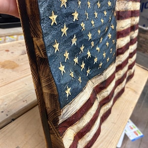 Textured Wavy Flag - Medium