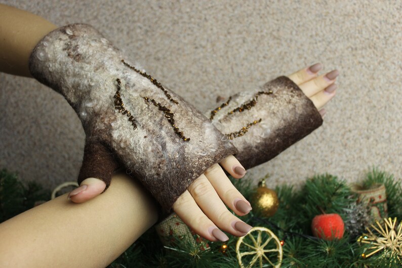 Felted Mitts or Fingerless Gloves Made of Merino Wool Women/'s Felt Fingerless Comfortable,Brown Beige Mittens Warm Mitts for Everyday Use