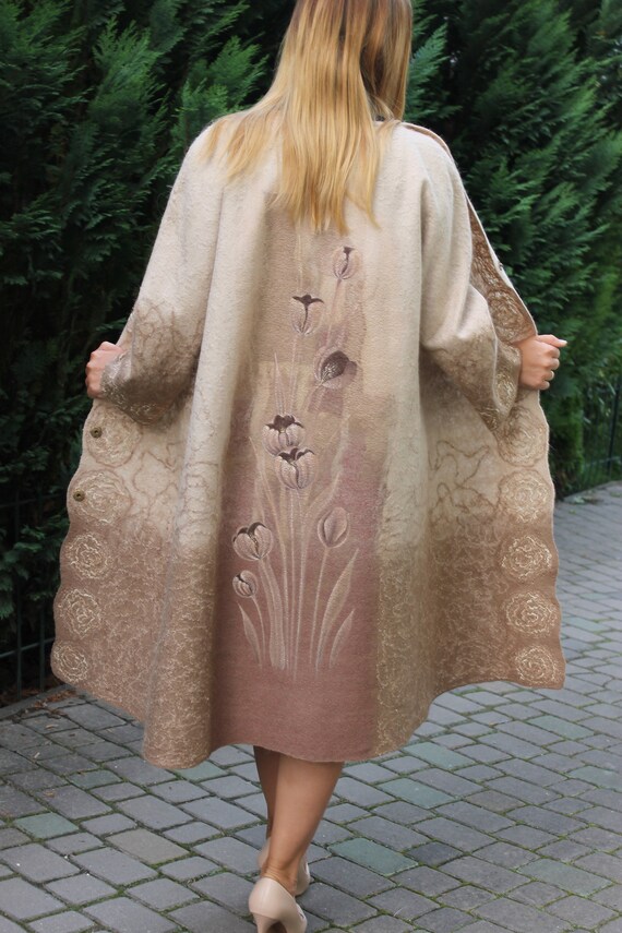 FeltingSvLitvinchuk Custom Beige Felt Cardigan for Katarzyna, Light Spring Coat, Wool Coat with Floral Pattern, Floral Art Print, Casual Coat, Elegant Coat