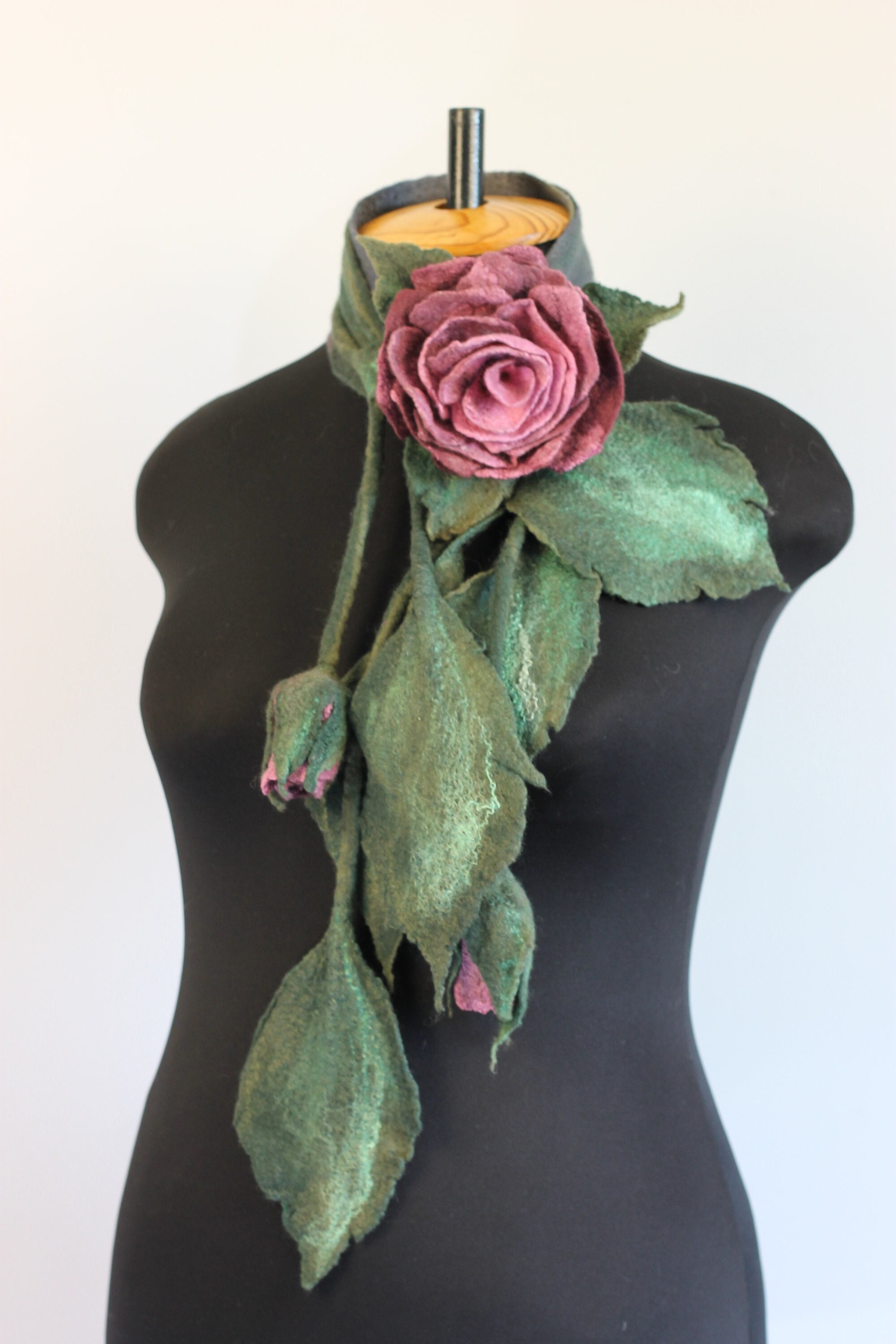 Felt Flower Scarf and Rose Brooch, Felted Leaf Necklace and Large Wool Rose, Flower Belt, Gift for Her, Felt Home Decor