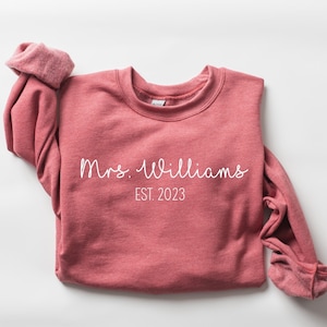 Custom Mrs Sweatshirt, Last Name Sweatshirt, Bride Sweatshirt, Bridal Gift, Bride Gift, Custom Mrs Sweatshirts, Wedding Gift,Wife Sweatshirt