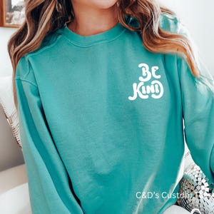 Be Kind Sweatshirt - Trendy Graphic Sweatshirt - Comfort Color Sweatshirt - Women&#39;s Sweatshirt - Mental Health Sweatshirts - Loungewear