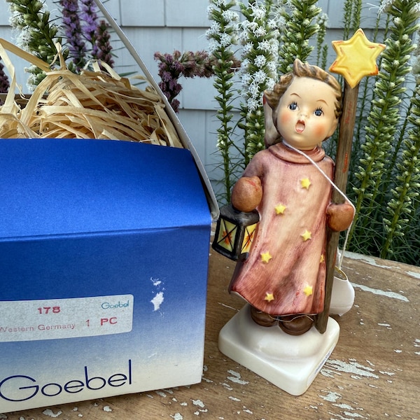 Vintage Goebel M.I. Hummel Figurine Christmas Song W. Germany 343 Made in 1981 Stamped 1957