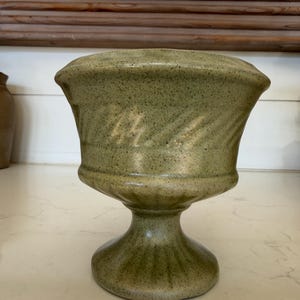Vintage Green Speckled Footed Pedestal bowl Haeger Pottery planter Great Home Decor-planter only