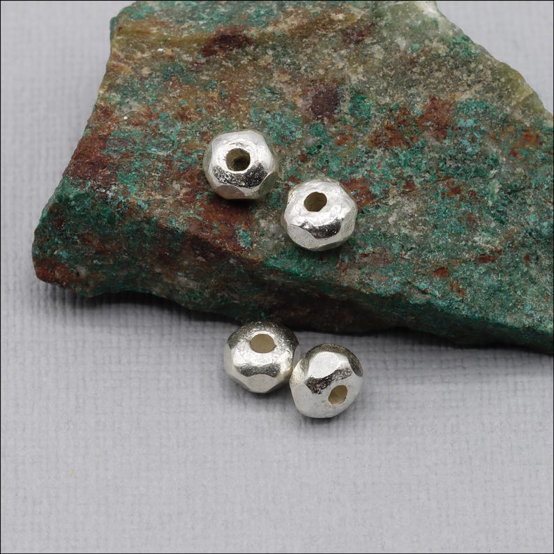 HB090 ~ Hill Tribe Silver, Shiny Silver Faceted Beads, 5mm x 4mm ~ Package of 10 immagine 2