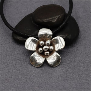 HP147 ~ Hill Tribe Silver Pendant, Flower Pendant, 18mm around, Price Per Piece