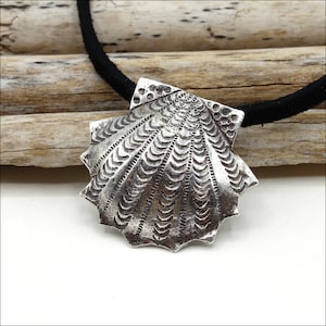 HP084 ~ Hill Tribe Silver Pendant, Shell Pendant, 25mm x 25mm, Price Per Piece