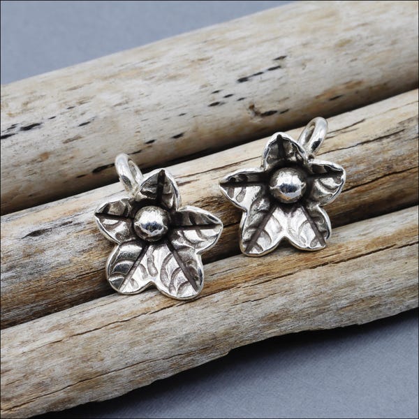 HP145 ~ Flower Charm ~ Price per Piece