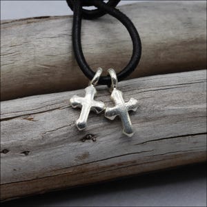 HP033 ~ Tiny Cross Charm ~ Price per Piece