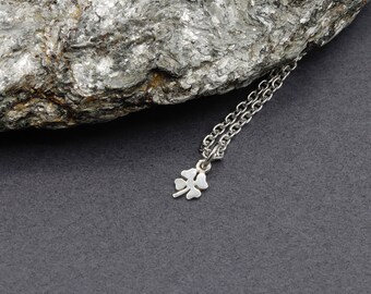 SC06 ~ Sterling Silver Tiny Clover Charm ~ Price per piece