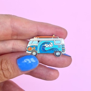California Surf Camper Mobile Hard Enamel Pin / California Wave Surfer Enamel Pin / West Coast Road Trip Adventure Vehicle Pin