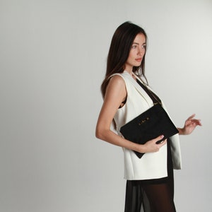 Cargiwa gorgeous designer black Italian leather purse, gold chain straps,  EUC