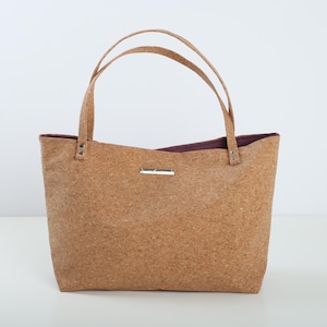 Bolso Tote CORCHO Natural - Bolso de corcho vegano con asas de corcho, interior morado, cierre magnético, hecho a mano en Barcelona