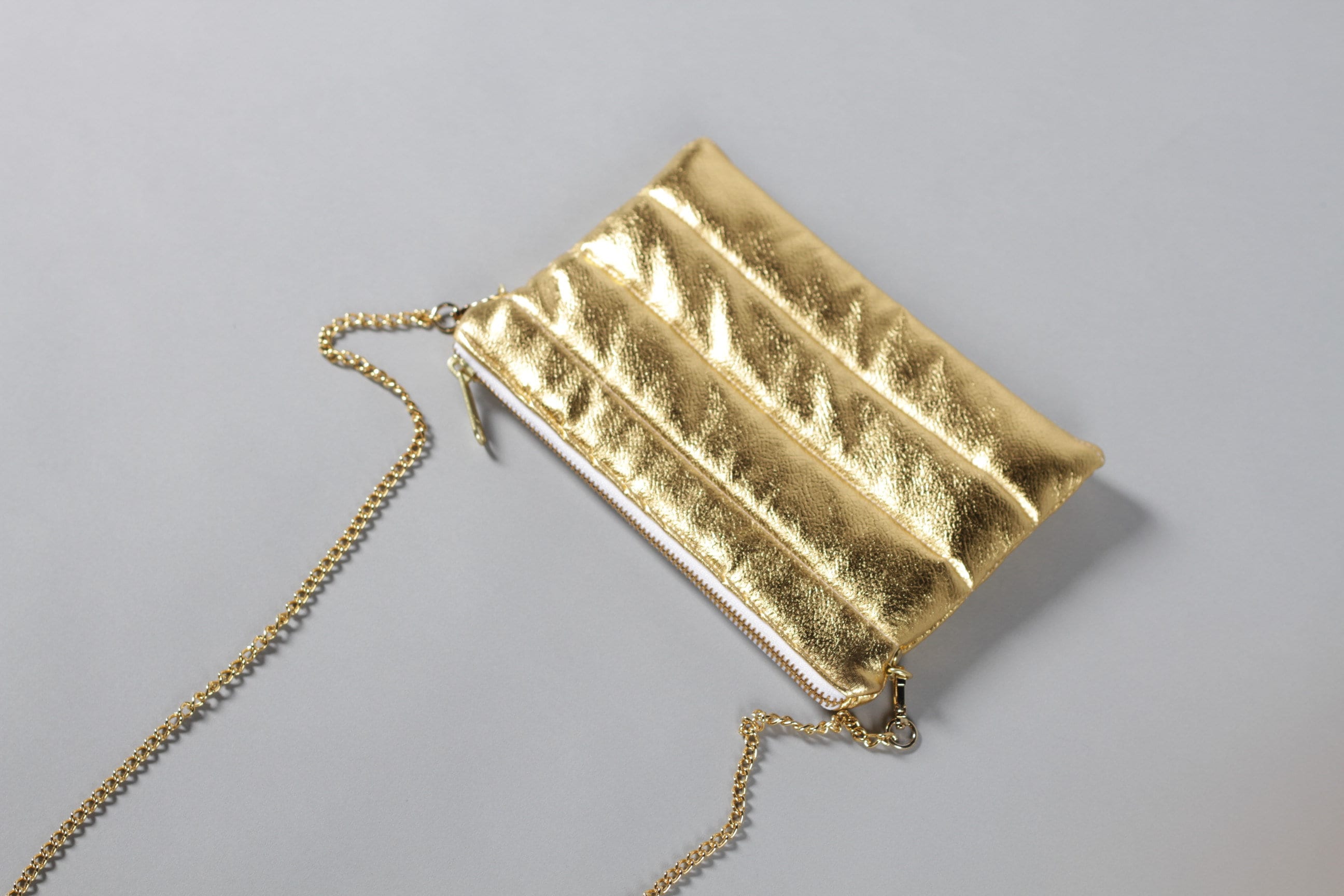 METALLIC GOLD Color Casual CLUTCH Handbag for Women Golden Zipper and Chain  Handle Cross Body and Shoulder Bag, Golden Bag, Lagut 