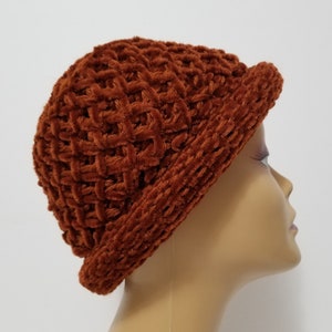 Vintage Women's / Unisex 80s / 90s Rusty Brown Crocheted Velour Bowler Hat, Size Small - Handmade, basket weave pattern